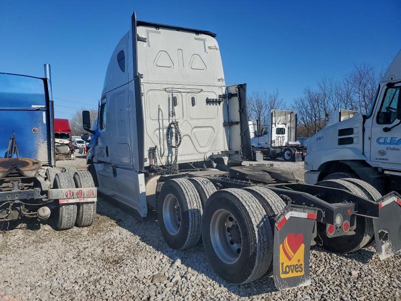 Photo 3 from auction – 2021 FREIGHTLINER CASCADIA 1 with VIN 3AKJHHDRXMSMG3264