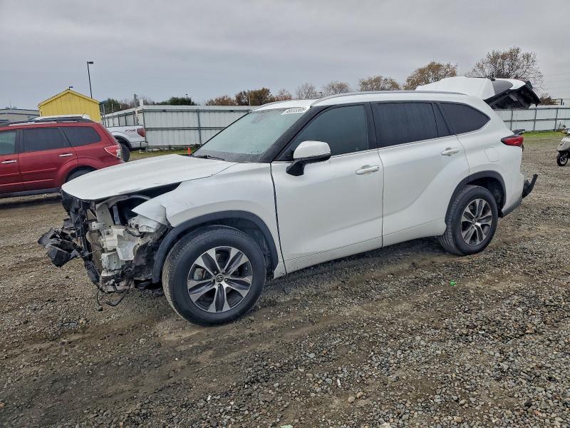 TOYOTA HIGHLANDER 2022 with VIN 5TDGARAH6NS514301 - Photo from auction