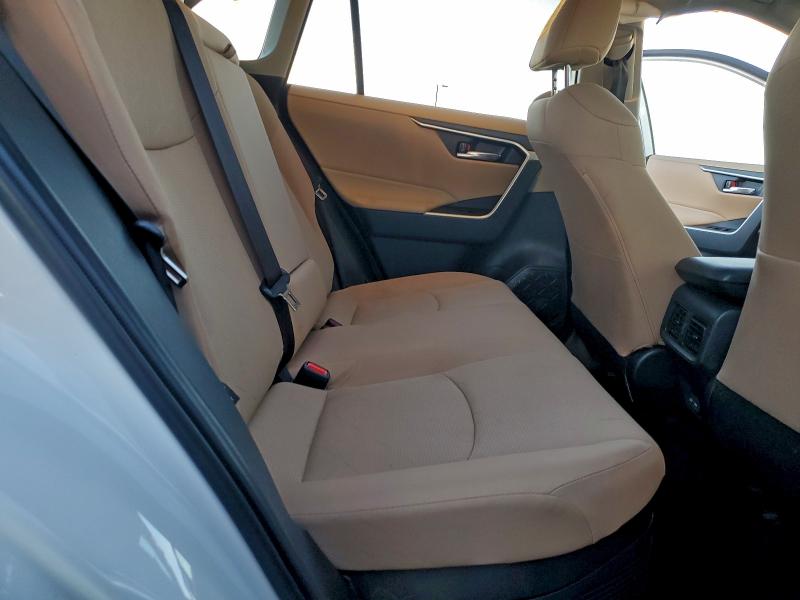 Photo 10 from auction – 2024 TOYOTA RAV4 XLE with VIN JTMRWRFV3RD264624