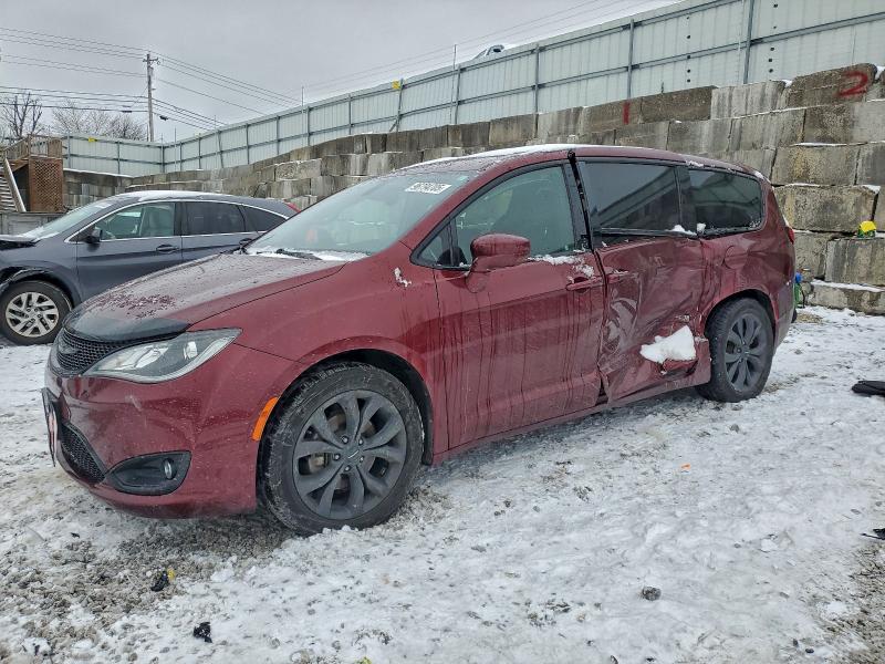Фото 1 с аукциона – 2018 CHRYSLER PACIFICA T с VIN 2C4RC1FG8JR188878