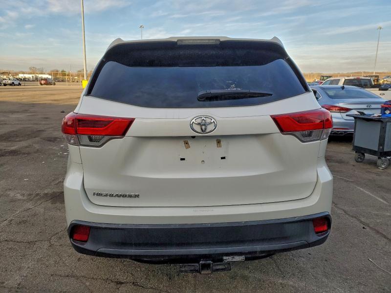 Photo 6 from auction – 2018 TOYOTA HIGHLANDER with VIN 5TDZZRFH2JS286432