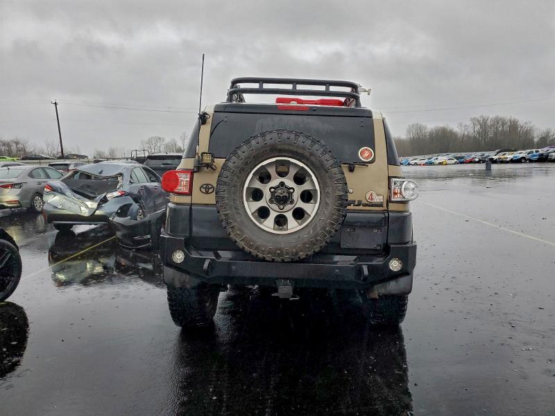 Photo 6 from auction – 2011 TOYOTA FJ CRUISER with VIN JTEBU4BF6BK102086