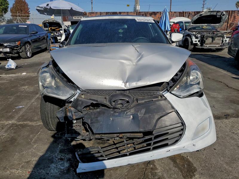 Photo 5 from auction – 2013 HYUNDAI VELOSTER with VIN KMHTC6AD0DU142240