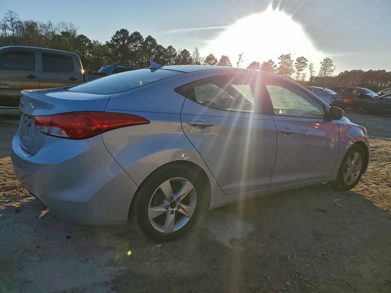 Photo 3 from auction – 2012 HYUNDAI ELANTRA GL with VIN 5NPDH4AE9CH069143