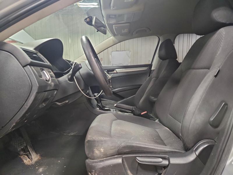 Photo 7 from auction – 2013 VOLKSWAGEN PASSAT S with VIN 1VWAP7A35DC120380