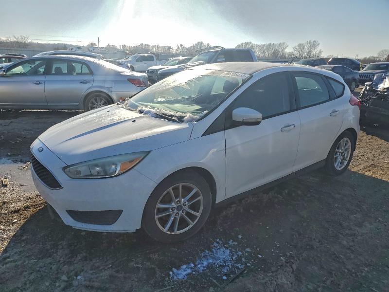 FORD FOCUS SE 2015 مع رقم تعريف المركبة 1FADP3K21FL233234 - صورة من المزاد