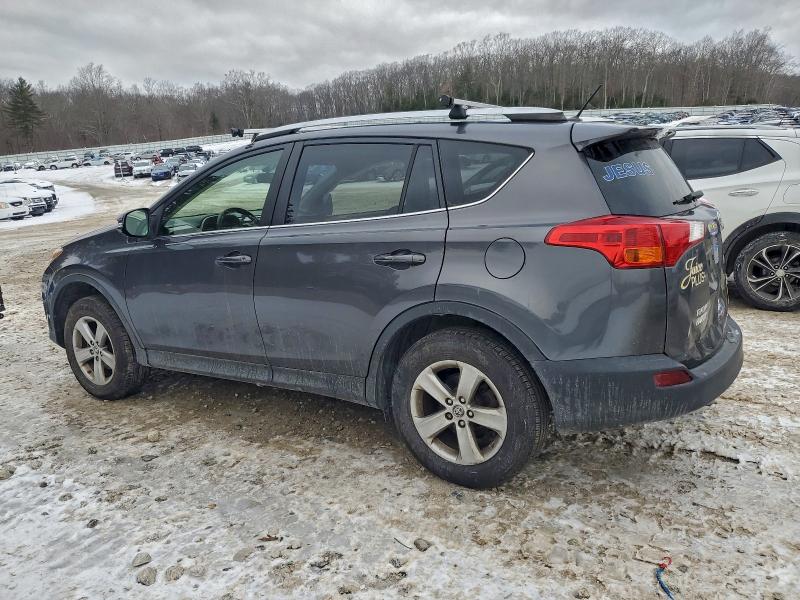 Photo 2 from auction – 2015 TOYOTA RAV4 XLE with VIN JTMRFREV4FJ047405