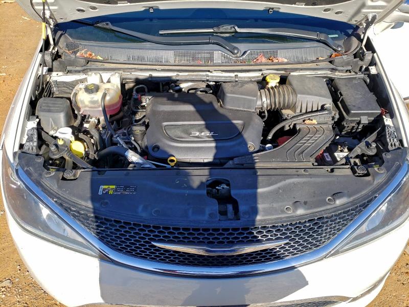 Photo 12 from auction – 2017 CHRYSLER PACIFICA L with VIN 2C4RC1GG5HR570536