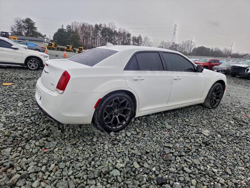 Photo 3 from auction – 2019 CHRYSLER 300 with VIN 2C3CCAAGXKH590958