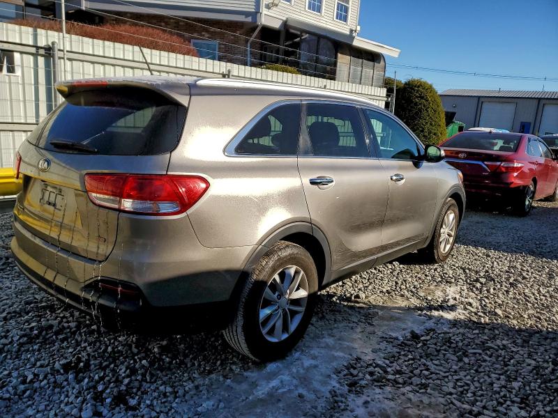 Photo 3 from auction – 2016 KIA SORENTO LX with VIN 5XYPGDA38GG133443