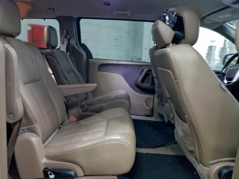 Photo 11 from auction – 2016 CHRYSLER TOWN & COU with VIN 2C4RC1BGXGR254880