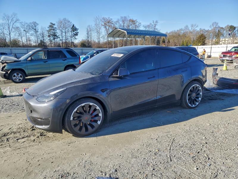TESLA MODEL Y 2022 con VIN 7SAYGDEF5NF373856 - Foto de la subasta