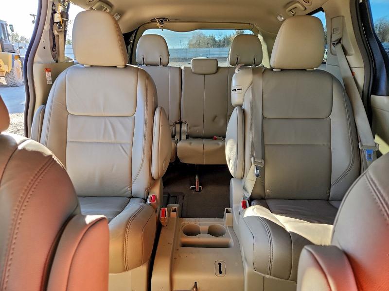 Photo 10 from auction – 2017 TOYOTA SIENNA XLE with VIN 5TDYZ3DC6HS897817