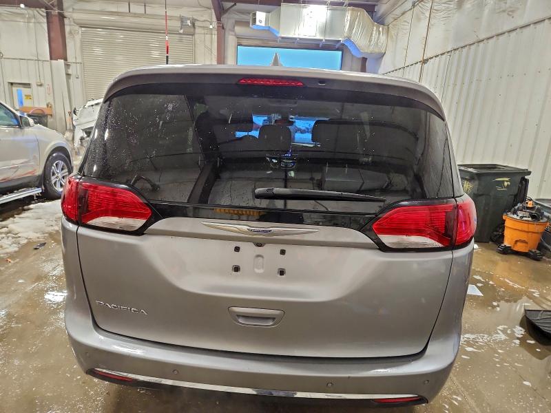 Photo 6 from auction – 2017 CHRYSLER PACIFICA with VIN 2C4RC1BG2HR795987