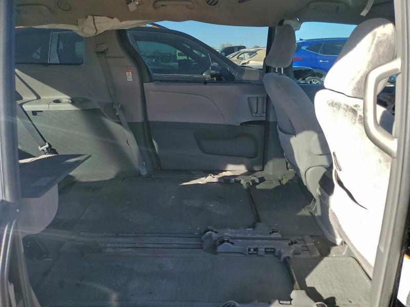 Photo 11 from auction – 2016 TOYOTA SIENNA LE with VIN 5TDKK3DC3GS739976