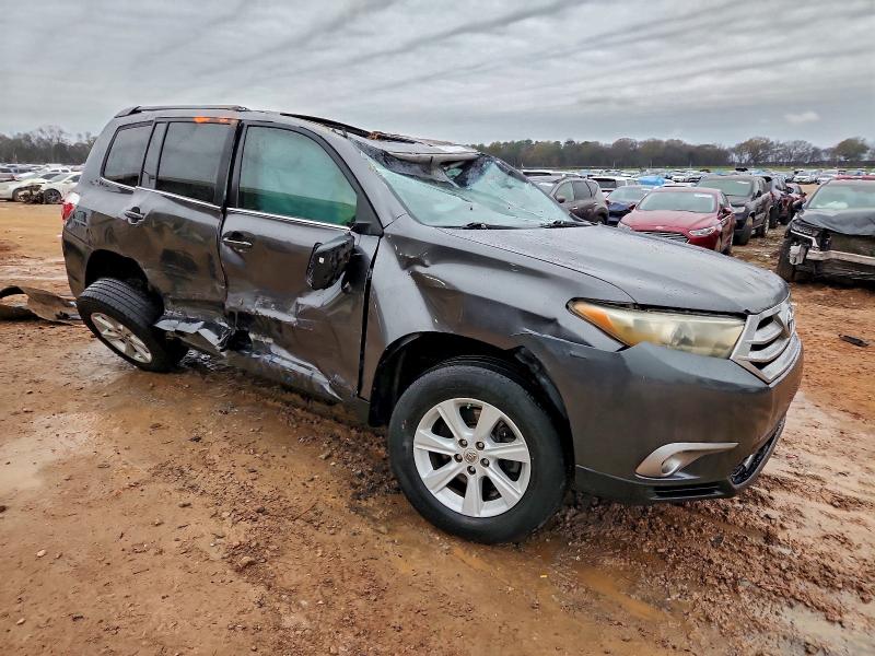 Photo 4 from auction – 2013 TOYOTA HIGHLANDER with VIN 5TDZK3EH5DS139190