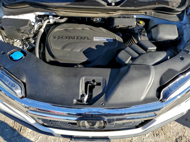 Photo 11 from auction – 2017 HONDA RIDGELINE with VIN 5FPYK3F77HB035349