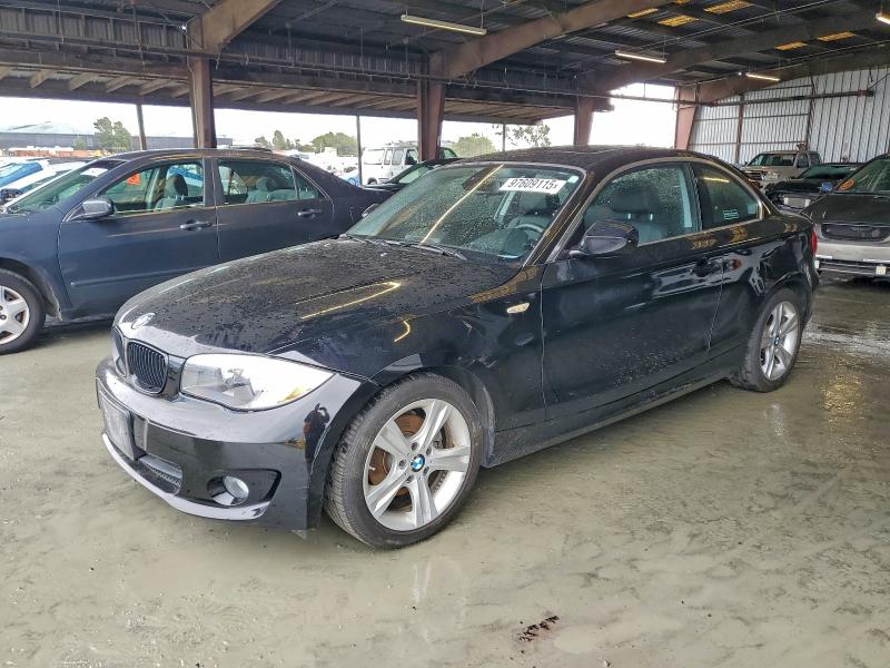BMW 128 I 2013 مع رقم تعريف المركبة WBAUP9C53DVS95464 - صورة من المزاد