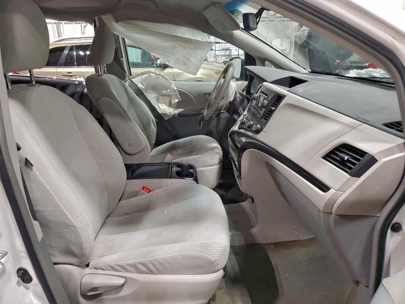 Photo 7 from auction – 2011 TOYOTA SIENNA with VIN 5TDKK3DCXBS136628