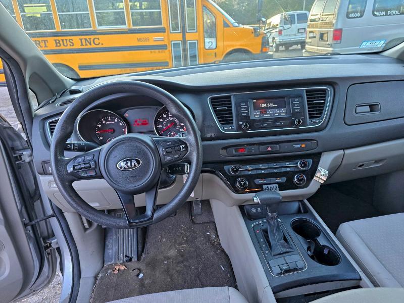 Photo 9 from auction – 2017 KIA SEDONA L with VIN KNDMA5C10H6264747