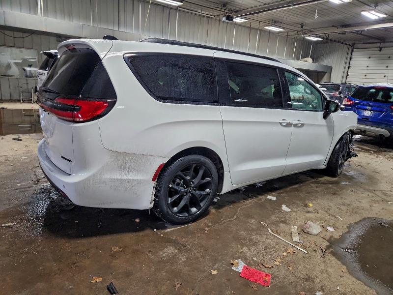 Photo 3 from auction – 2026 CHRYSLER PACIFICA L with VIN 2C4RC1GG4TR162263