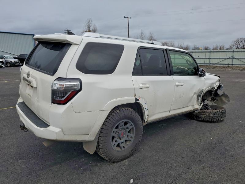 Photo 3 from auction – 2016 TOYOTA 4RUNNER SR with VIN JTEBU5JR9G5317906