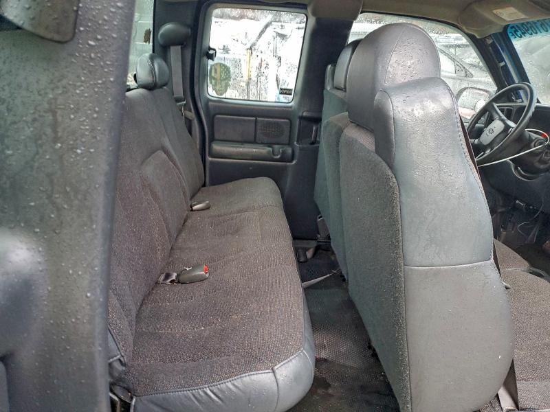 Photo 10 from auction – 2002 CHEVROLET SILVERADO with VIN 2GCEC19W021143953