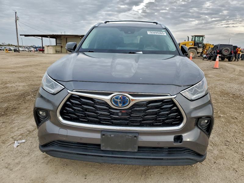 Photo 5 from auction – 2021 TOYOTA HIGHLANDER with VIN 5TDYARAH0MS508531