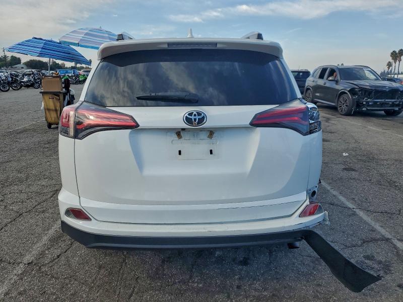 Photo 6 from auction – 2018 TOYOTA RAV4 LE with VIN JTMZFREV0JJ742280