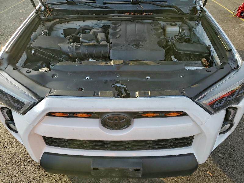 Photo 12 from auction – 2017 TOYOTA 4RUNNER SR with VIN JTEBU5JR6H5464606
