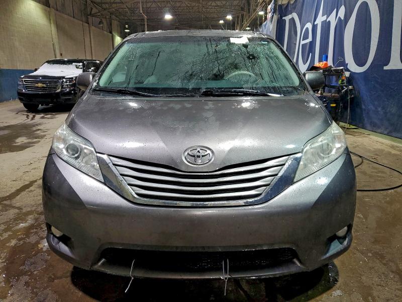 Photo 5 from auction – 2013 TOYOTA SIENNA XLE with VIN 5TDDK3DC8DS065280