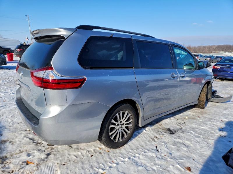 Photo 3 from auction – 2018 TOYOTA SIENNA XLE with VIN 5TDYZ3DC6JS930188