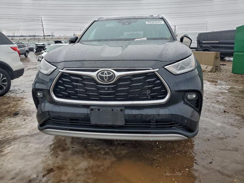 Photo 5 from auction – 2021 TOYOTA HIGHLANDER with VIN 5TDFZRBH3MS103262