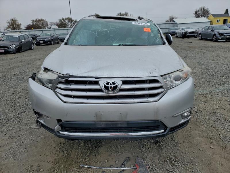 Photo 5 from auction – 2011 TOYOTA HIGHLANDER with VIN 5TDZK3EH6BS034784
