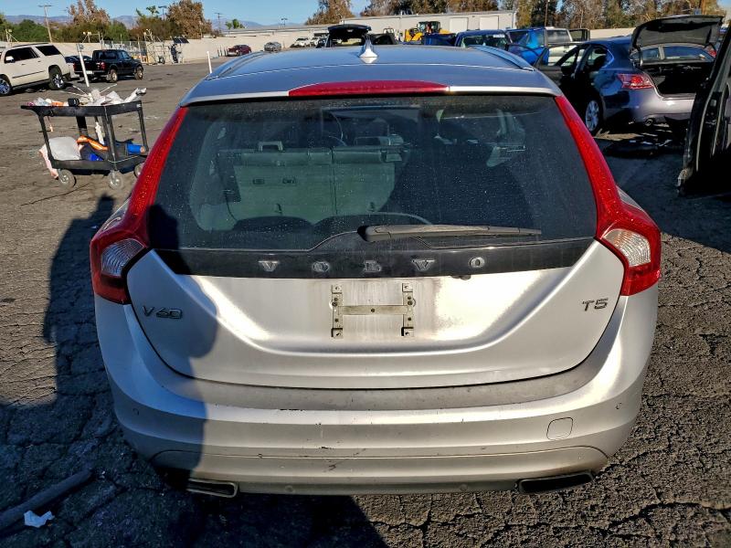 Photo 6 from auction – 2016 VOLVO V60 with VIN YV140MEK1G1305475
