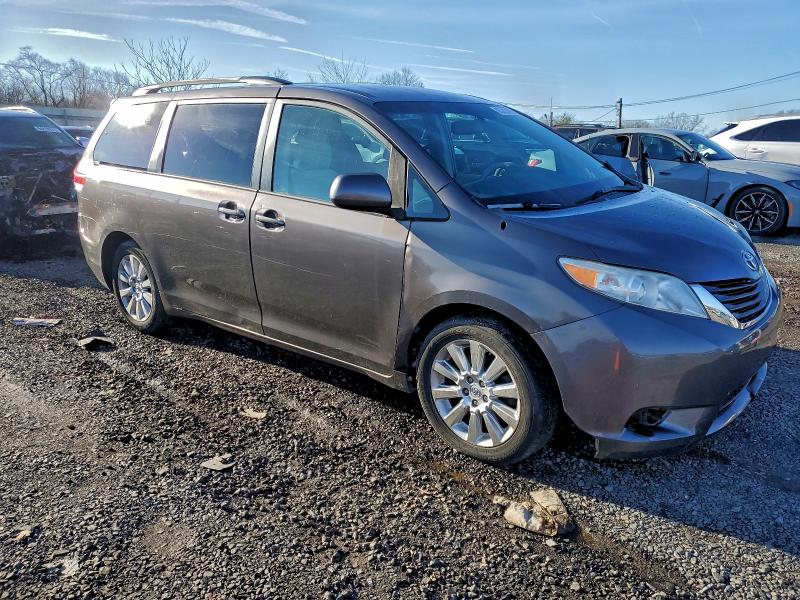 Photo 4 from auction – 2011 TOYOTA SIENNA LE with VIN 5TDJK3DC1BS025672