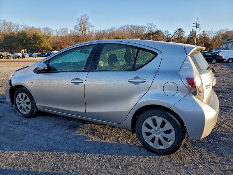 Photo 2 from auction – 2014 TOYOTA PRIUS C with VIN JTDKDTB37E1077973