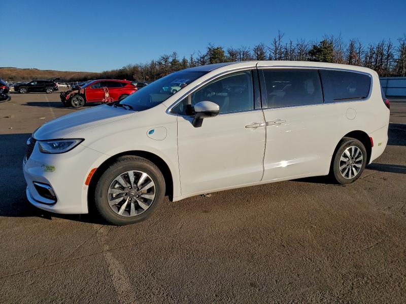 CHRYSLER PACIFICA H 2023 with VIN 2C4RC1L76PR523309 - Photo from auction