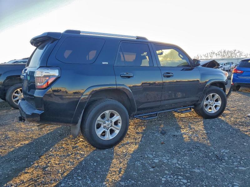 Photo 3 from auction – 2019 TOYOTA 4RUNNER with VIN JTEZU5JR5K5210679