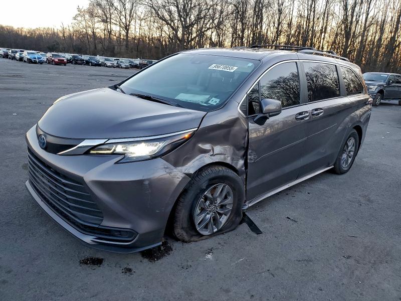TOYOTA SIENNA LE 2023 with VIN 5TDBSKFC2PS103881 - Photo from auction
