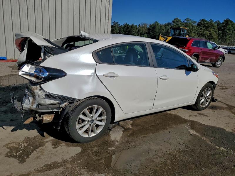 Photo 3 from auction – 2017 KIA FORTE LX with VIN 3KPFL4A72HE129672