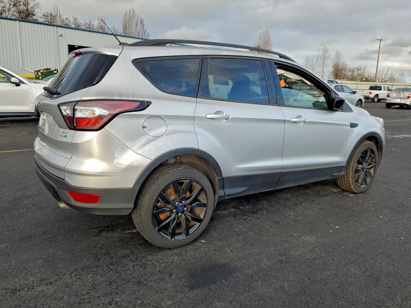 Photo 3 from auction – 2018 FORD ESCAPE with VIN 1FMCU9GD2JUB84622