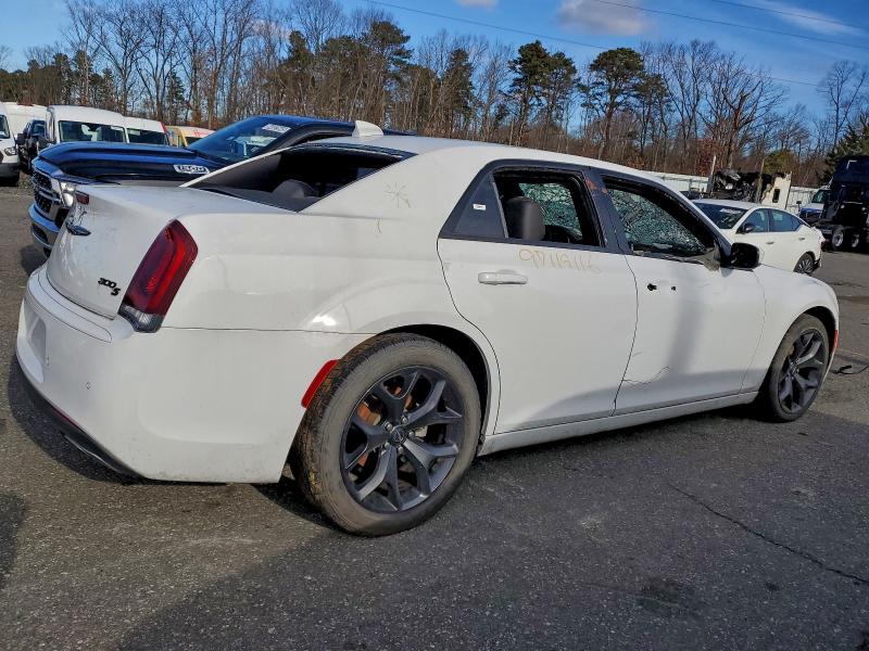 Photo 3 from auction – 2021 CHRYSLER 300 S with VIN 2C3CCABG5MH554418