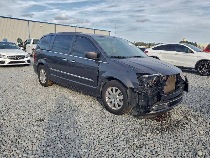 Photo 4 from auction – 2016 CHRYSLER TOWN & COU with VIN 2C4RC1BG1GR120727
