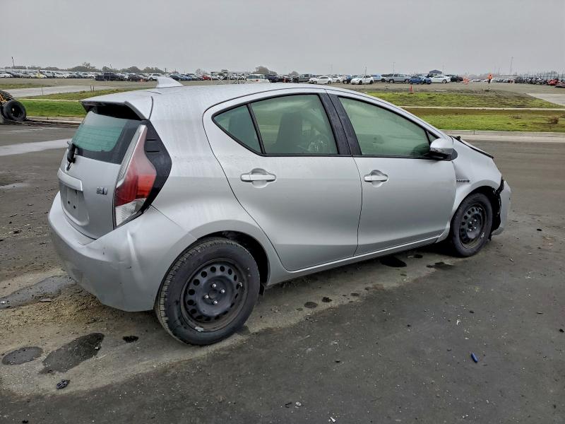 Photo 3 from auction – 2016 TOYOTA PRIUS C with VIN JTDKDTB35G1126297