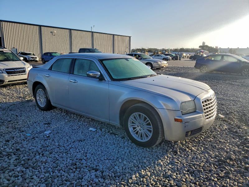 Photo 4 from auction – 2010 CHRYSLER 300 TOURIN with VIN 2C3CA4CD4AH105304