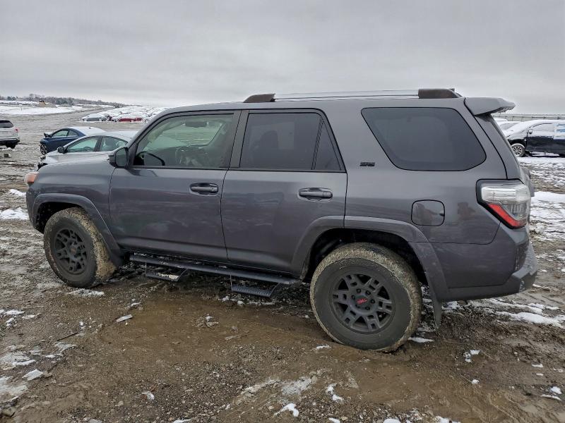 Photo 2 from auction – 2022 TOYOTA 4RUNNER SR with VIN JTEMU5JR7N6012369