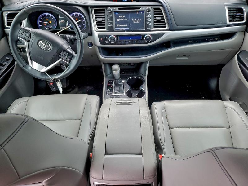 Photo 8 from auction – 2019 TOYOTA HIGHLANDER with VIN 5TDKZRFH9KS560972