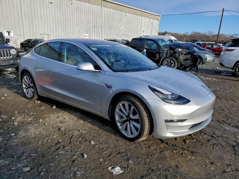 Photo 4 from auction – 2018 TESLA MODEL 3 with VIN 5YJ3E1EA8JF015225