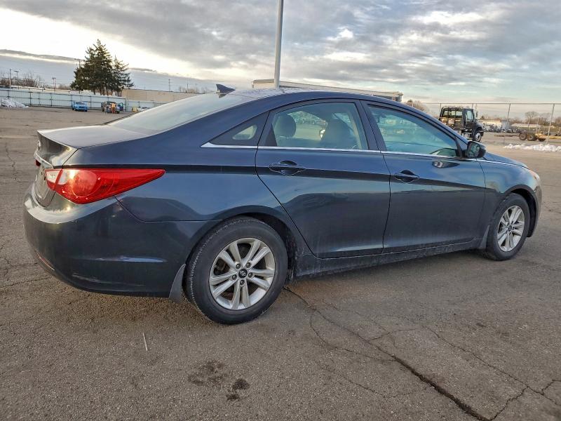Photo 3 from auction – 2012 HYUNDAI SONATA GLS with VIN 5NPEB4AC2CH476774